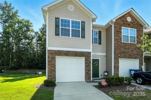 6018 Guildford Hill LN, Charlotte, NC 28215