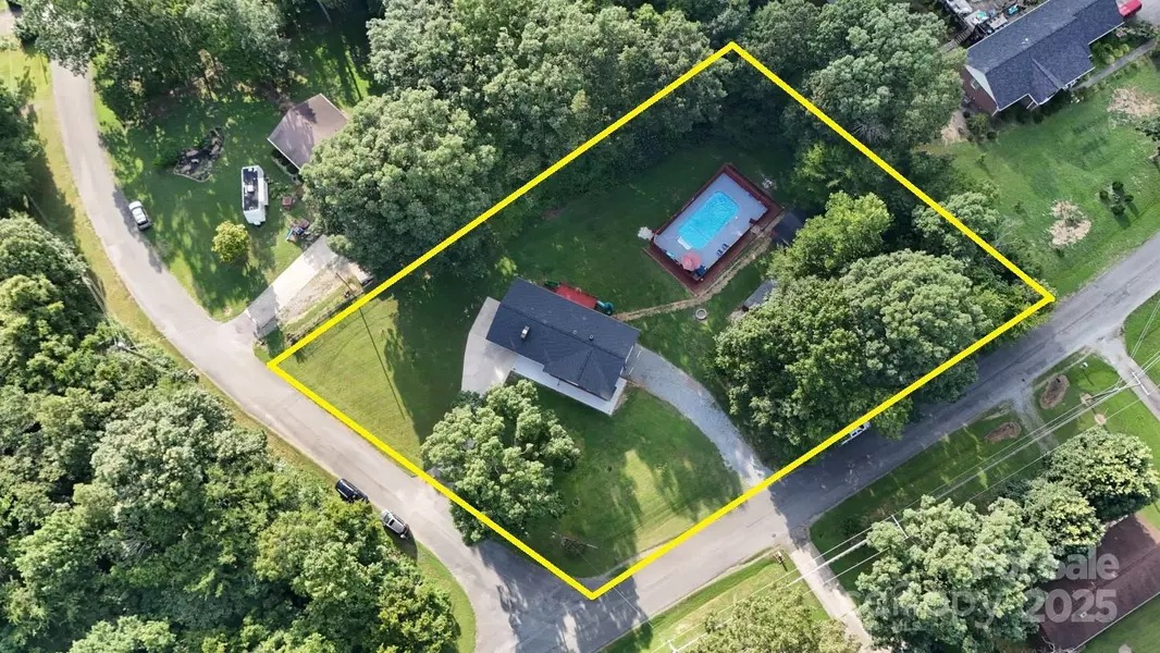 410 Queens DR #27 & 28, Lexington, NC 27292