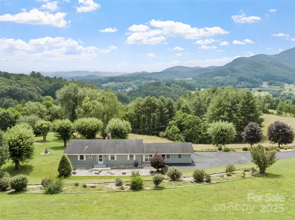Burnsville, NC 28714,220 Grand View LN