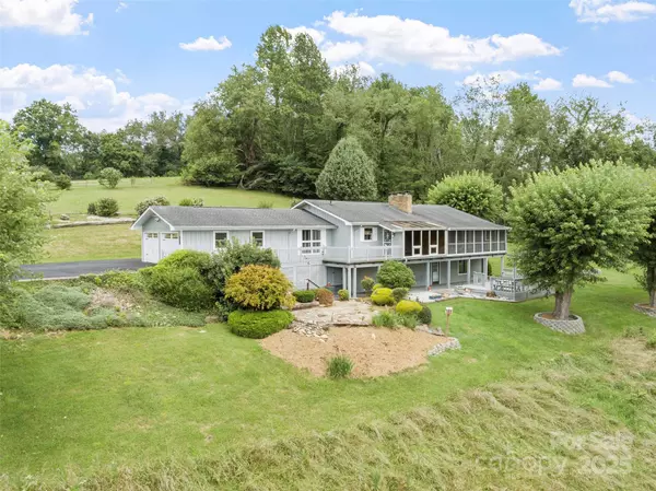 Burnsville, NC 28714,220 Grand View LN