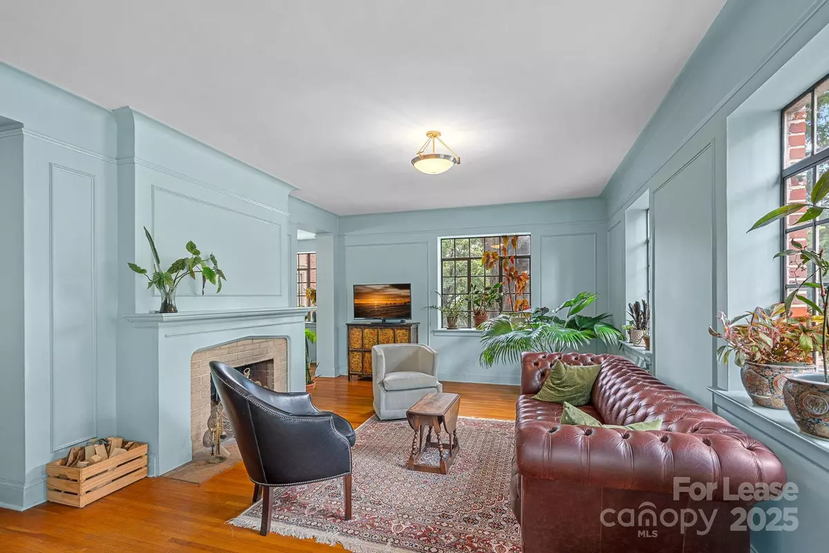 Charlotte, NC 28202,301 W 10th ST #201