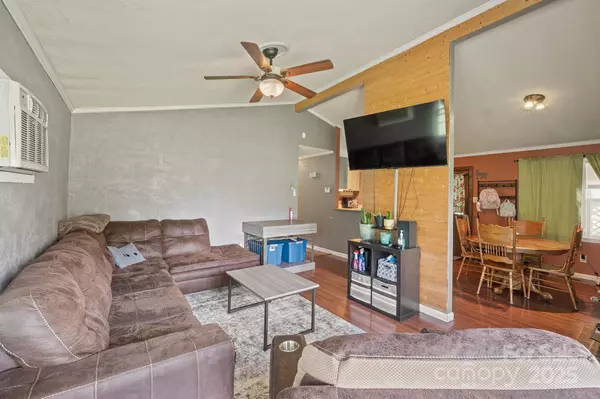 Statesville, NC 28625,185 Crosswhite LN