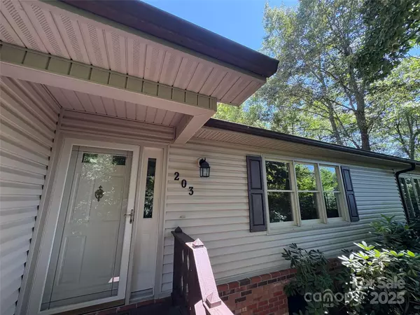 Hendersonville, NC 28791,203 Haywood Knolls DR