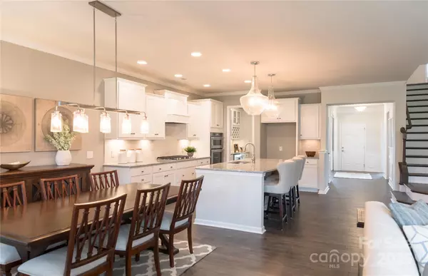 Charlotte, NC 28278,13936 Penbury LN #401