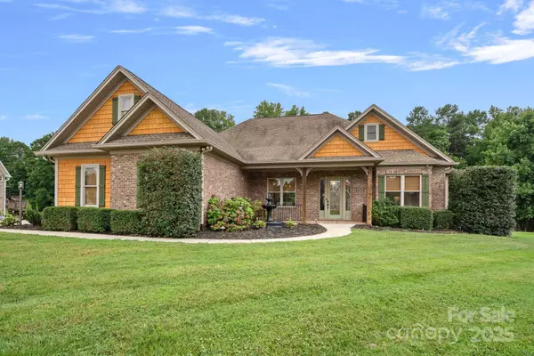 175 Savannah Crossing DR, Mooresville, NC 28115