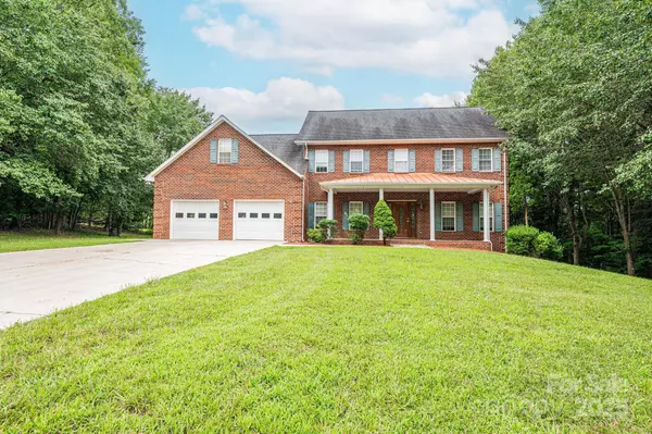 1008 Barrington DR NE, Lenoir, NC 28645