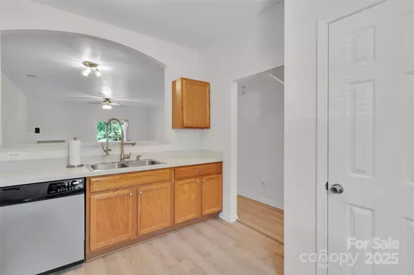 Charlotte, NC 28212,2208 Winthrop Chase DR