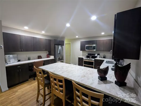 Franklin, NC 28734,2 Pleasant Hill DR