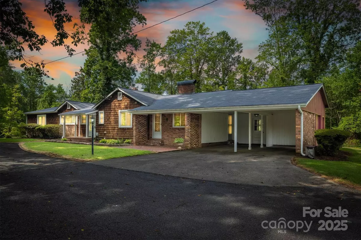Lenoir, NC 28645,767 Circle DR NE