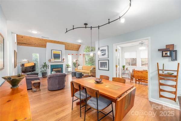 Asheville, NC 28804,2 Stuart CIR