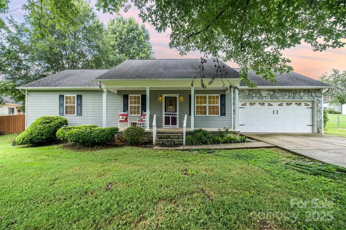Conover, NC 28613,2076 Summerfield CIR