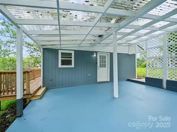 Spruce Pine, NC 28777,64 Phillips LN