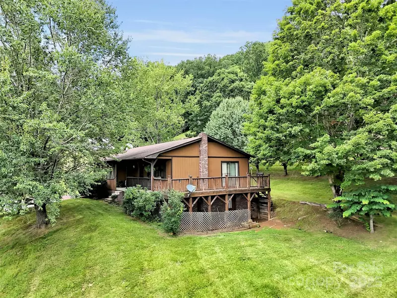60 Sandalwood LN, Canton, NC 28716