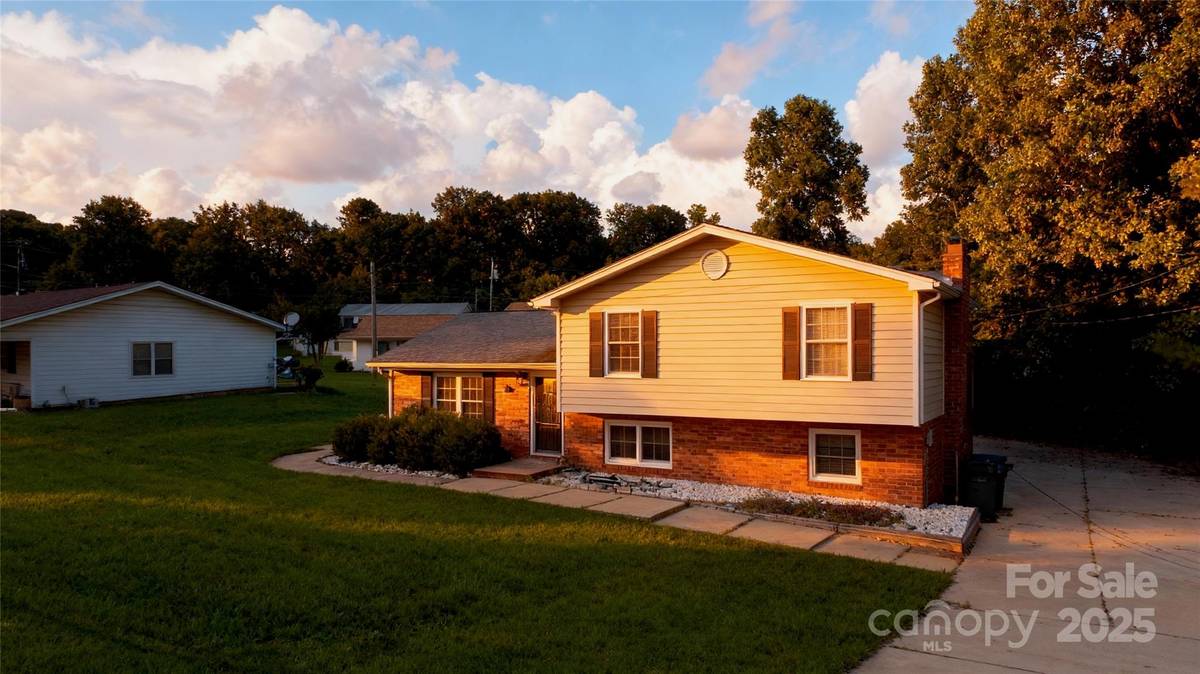 Newton, NC 28658,1401 Southwest BLVD
