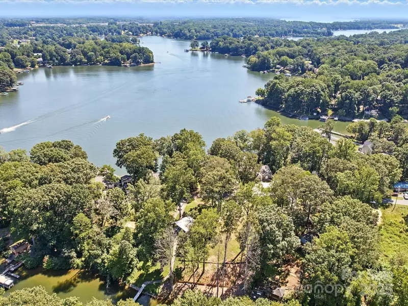 3748 Landmark DR, Sherrills Ford, NC 28673