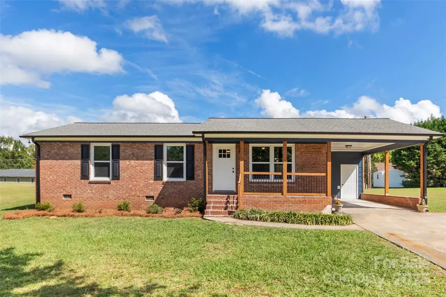 2525 Oxford CIR, Lancaster, SC 29720