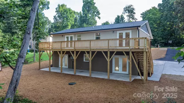 Hickory, NC 28601,5626 Mountainside CT