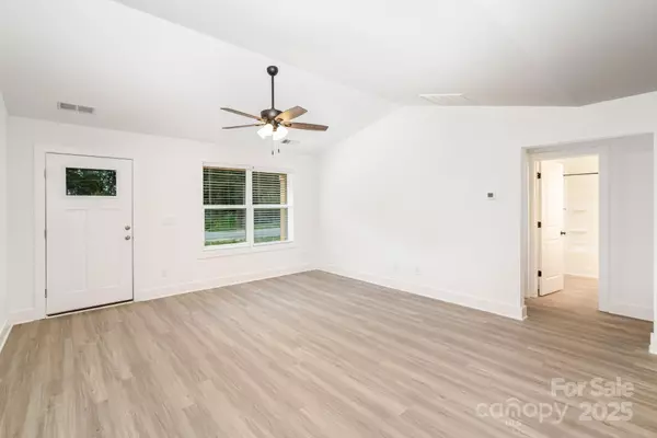 Kannapolis, NC 28083,307 Oakdale AVE