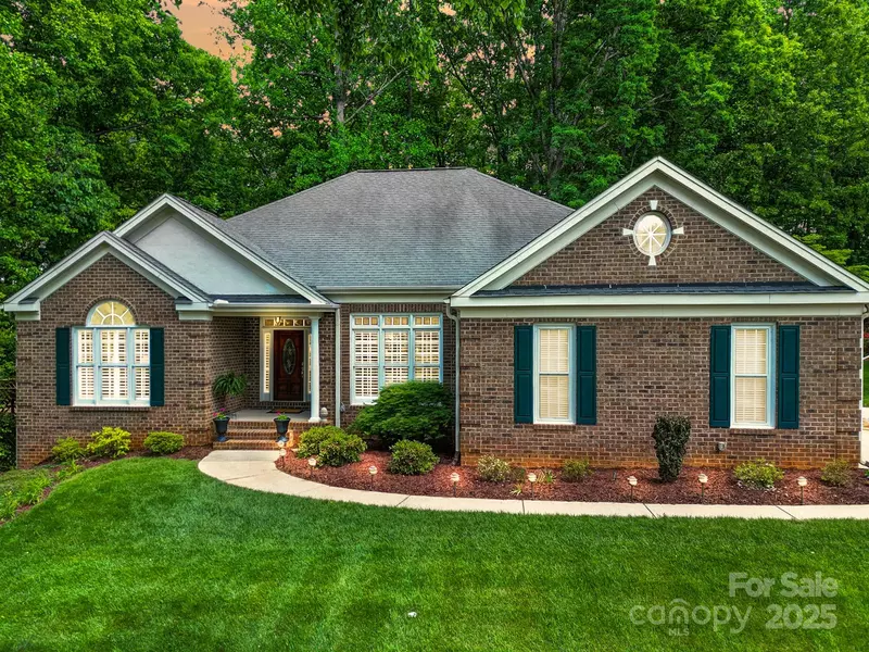 160 Fernbrook DR, Mooresville, NC 28117