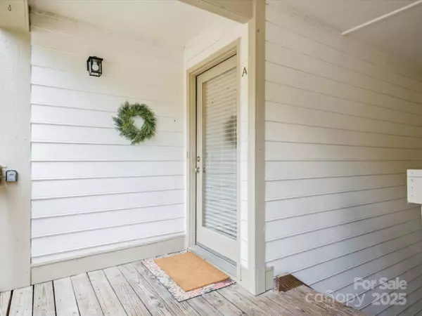 Charlotte, NC 28211,1051 Churchill Downs CT #A
