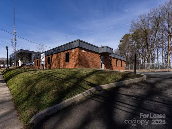 Charlotte, NC 28208,1812 W Morehead ST