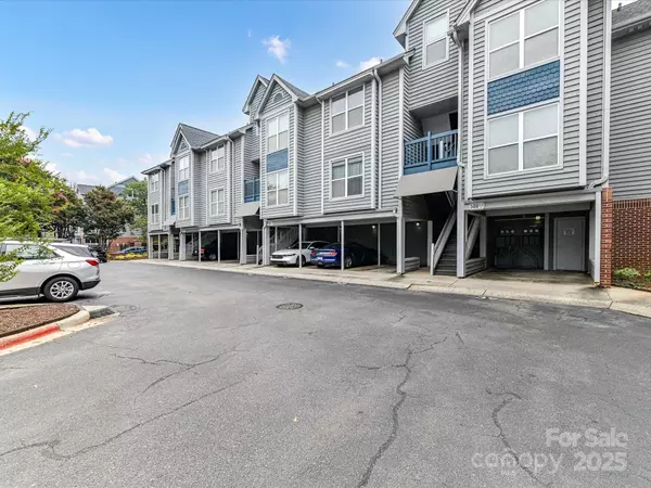 Charlotte, NC 28202,509 N Graham ST #2L
