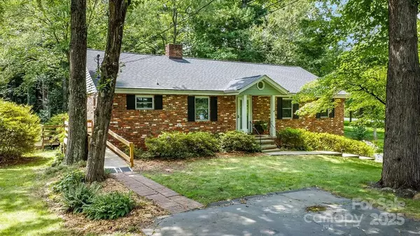 3 Stockwood RD, Asheville, NC 28803