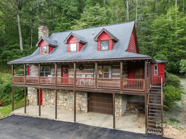Hendersonville, NC 28792,1145 Bearwallow Mountain RD