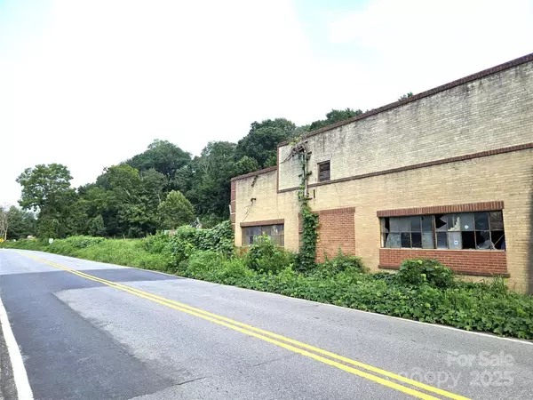 Asheville, NC 28805,48 Swannanoa River RD