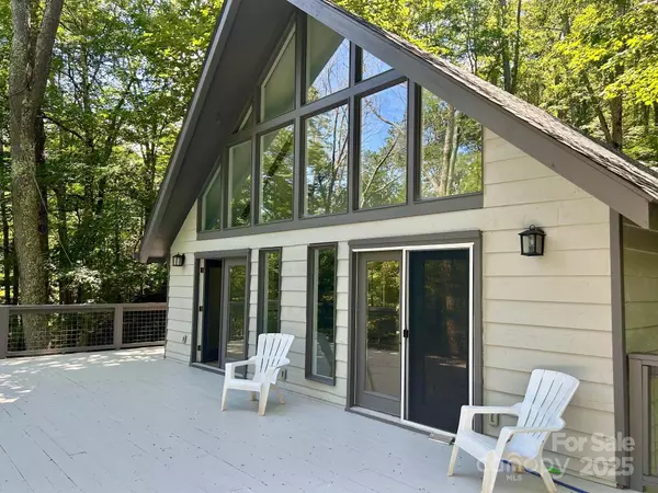 Linville, NC 28646,975 Hillside DR