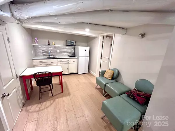 Asheville, NC 28806,15 Pruitt ST