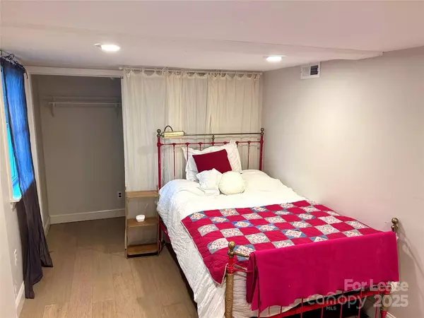 Asheville, NC 28806,15 Pruitt ST