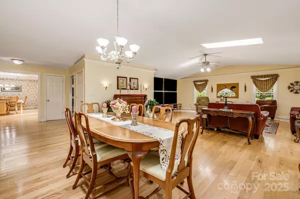 Hendersonville, NC 28792,350 Old Sunset Hill RD