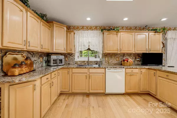 Hendersonville, NC 28792,350 Old Sunset Hill RD