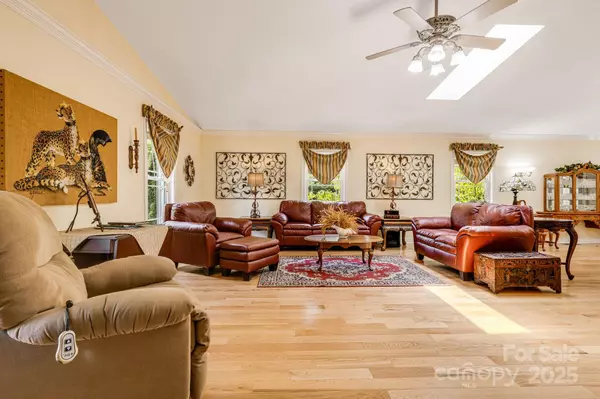 Hendersonville, NC 28792,350 Old Sunset Hill RD