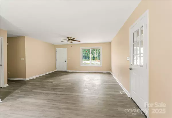 Salisbury, NC 28146,660 Sides RD