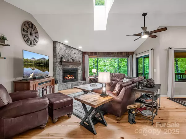 Brevard, NC 28712,603 Kanasgowa DR