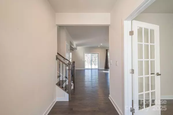 Charlotte, NC 28215,10036 Paper Birch DR