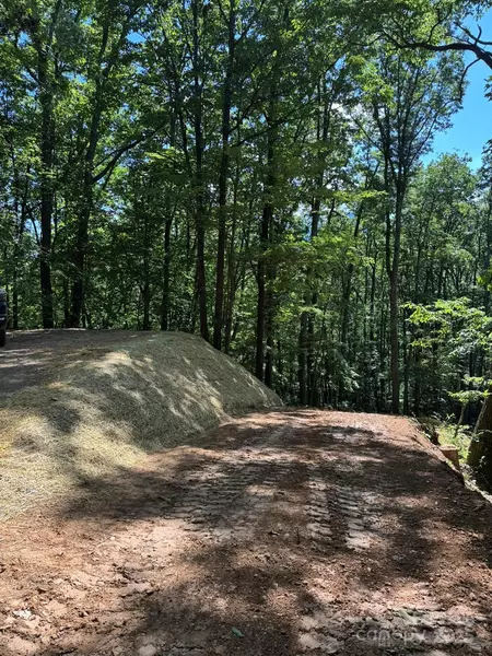 97 Hosta DR, Sylva, NC 28779