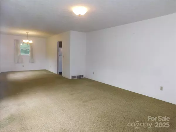 Hendersonville, NC 28792,72 Mason View LN