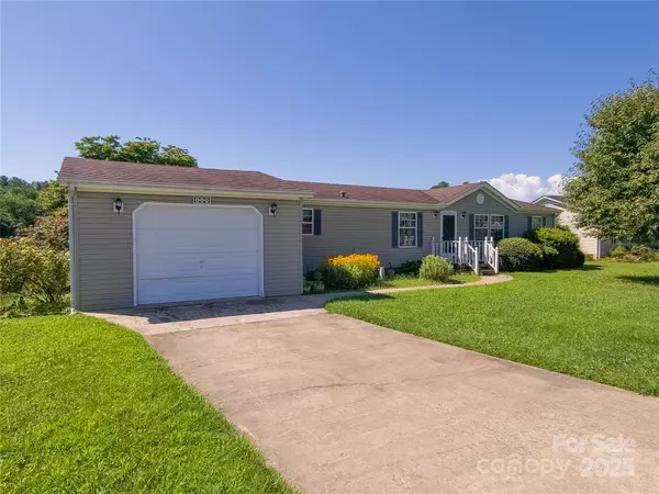448 Riverwind DR, Hendersonville, NC 28739