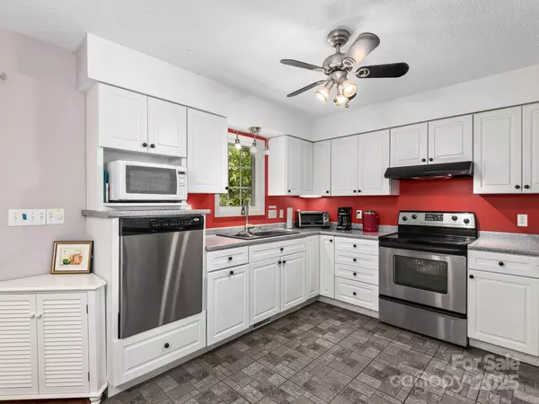 Weaverville, NC 28787,1702 New Stock RD