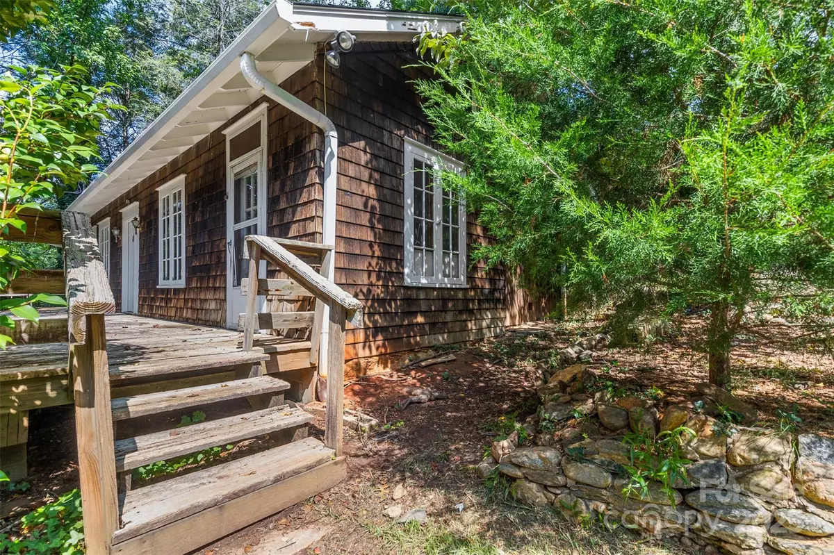 Tryon, NC 28782,110 Vineyard RD
