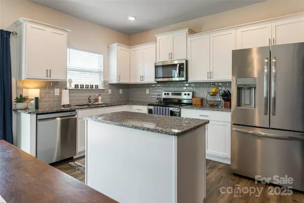 Candler, NC 28715,178 Marathon LN