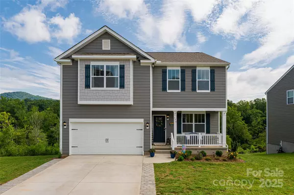 178 Marathon LN, Candler, NC 28715