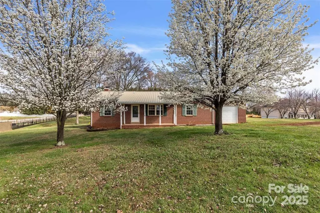 Stanley, NC 28164,7484 Turkey Trot DR