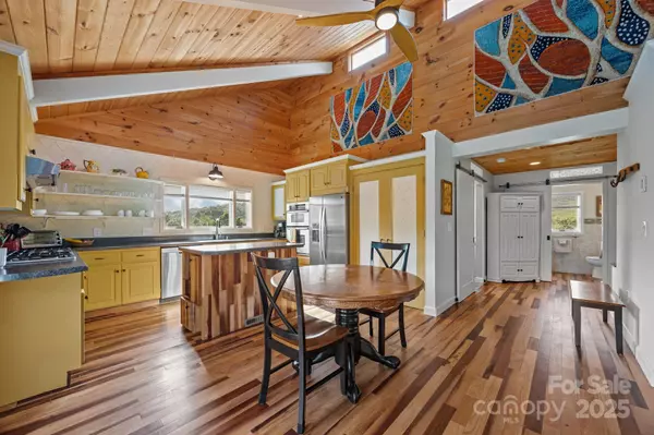 Waynesville, NC 28785,593 Buck Ridge RD