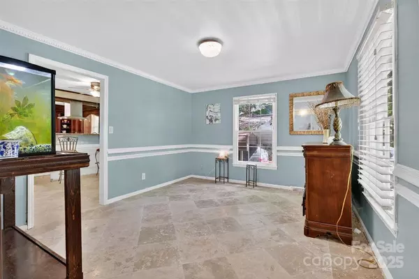 Charlotte, NC 28215,7144 Chapparall LN