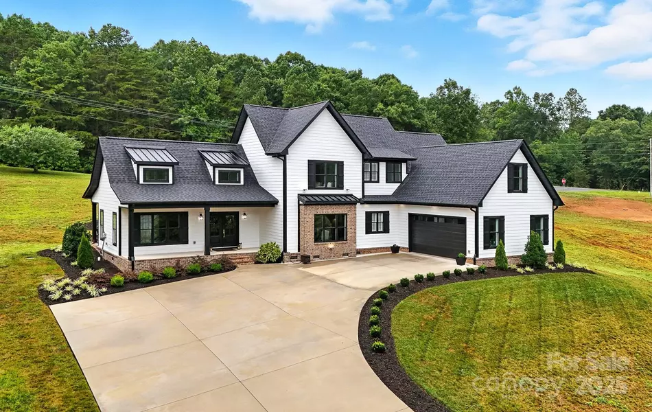 157 Franklin LN, Taylorsville, NC 28681