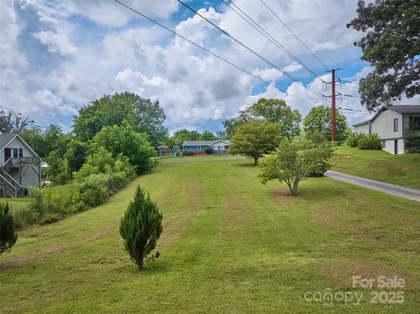 Candler, NC 28715,179 Moody AVE #A